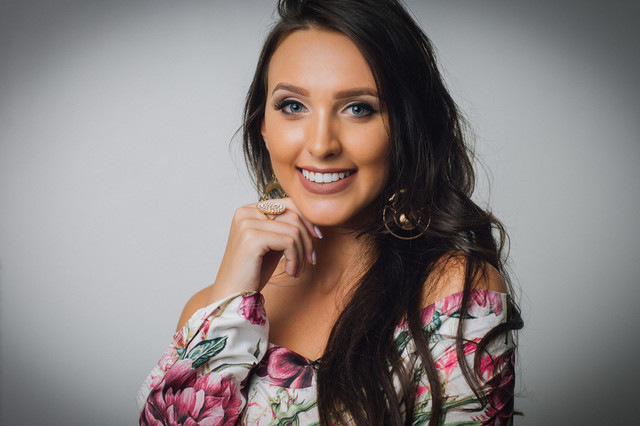EDITORIAL de Larissa Linhares