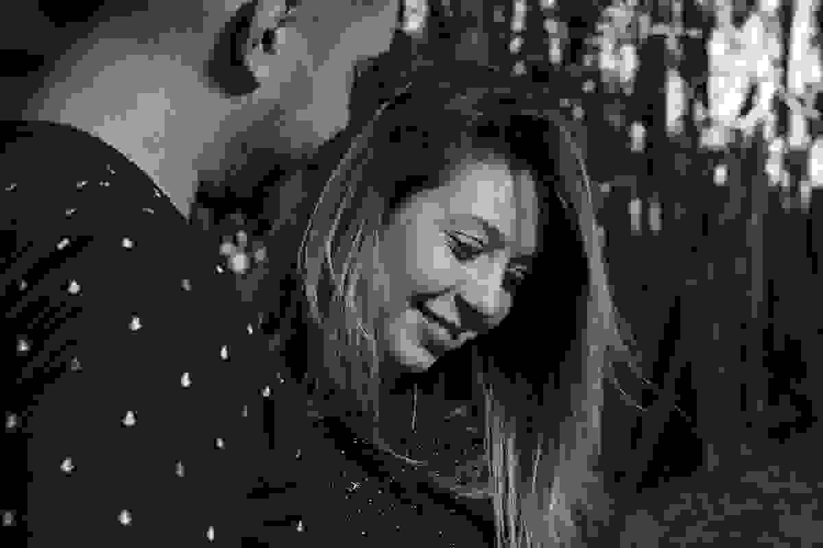 noiva sorrindo durante ensaio pre wedding