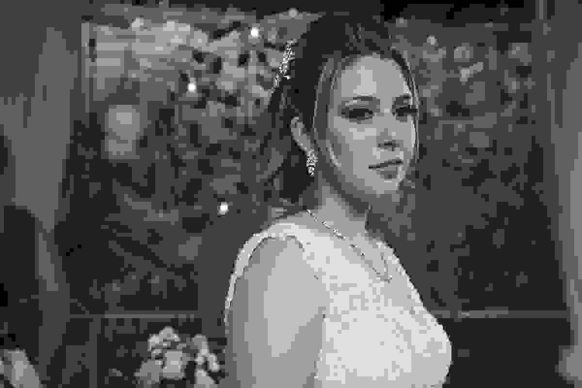 noiva emocionada em cerimonia