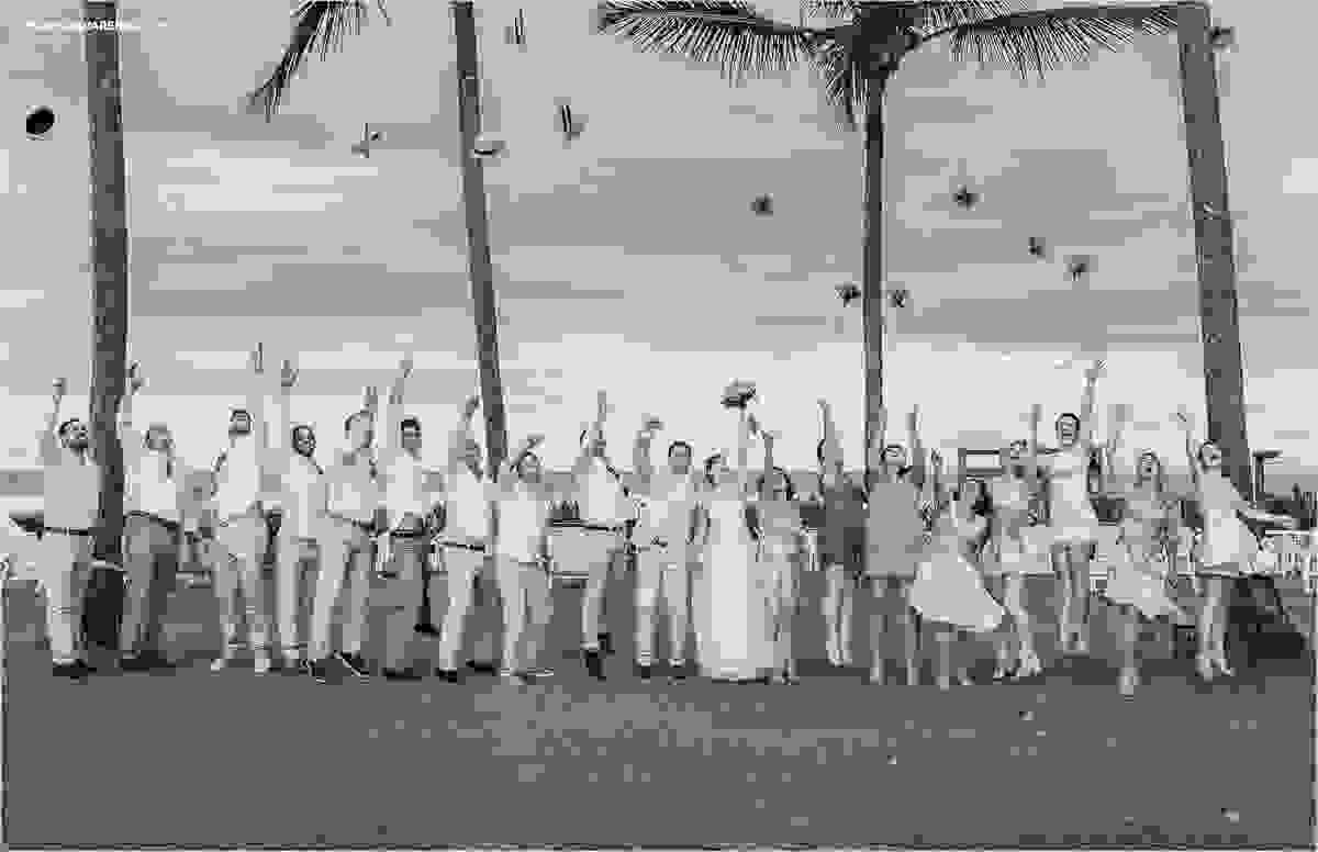 Fotos de todos os padrinhos casamento de dia na praia