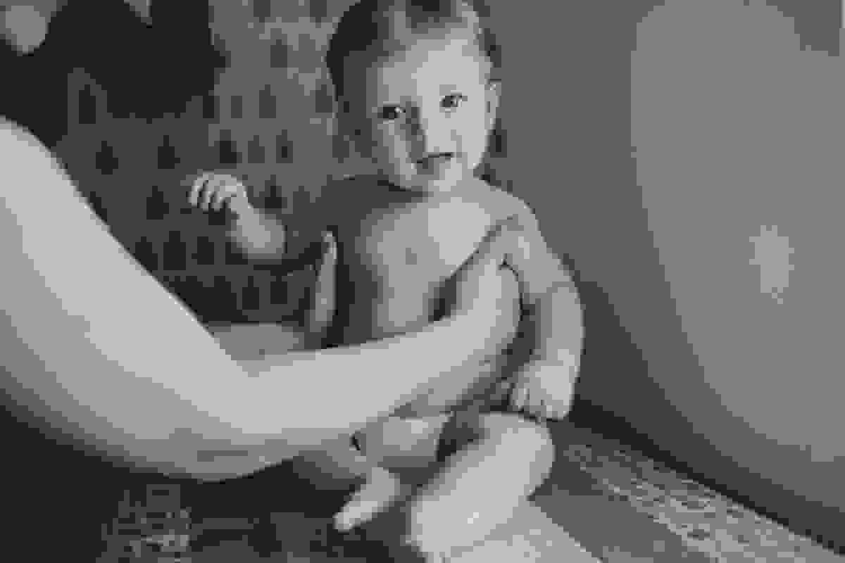 Fotografia Afetiva com Aline Lelles e Rodrigo Wittitz , Fotografia de Familia , Fotografia Lifestyle , Acompanhamento de Bebê , Gui 6 meses vamos para o banho com o papai família já tão amada por nós