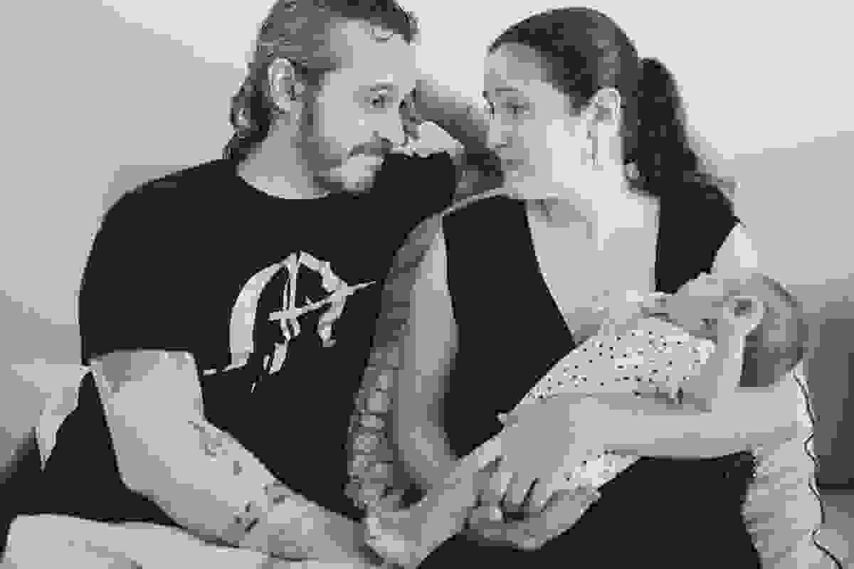 Fotografia Afetiva com Aline Lelles e Rodrigo Wittitz, Fotografia de família , ensaio de família, Natural Newborn Photography, Fotografia Lifestyle, a vida como ela é, Cris , Roberto e Isabel que é uma fofura mamando, tomando banho...