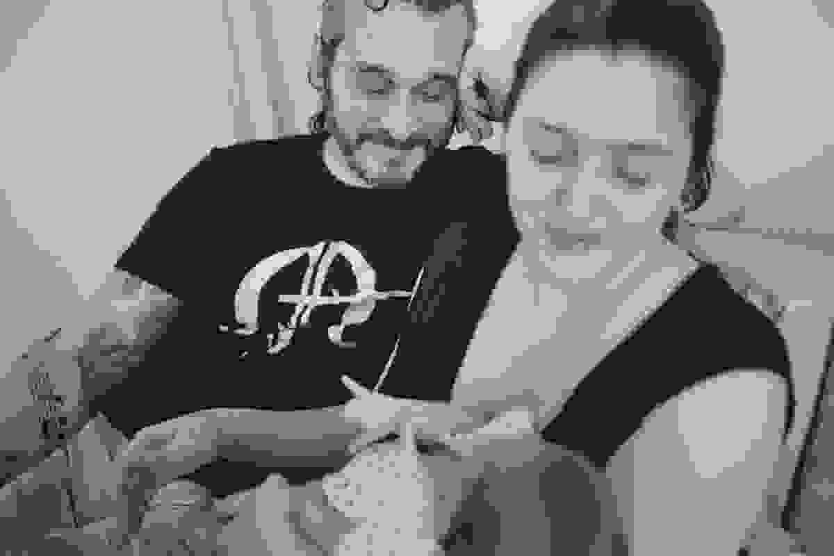 Fotografia Afetiva com Aline Lelles e Rodrigo Wittitz, Fotografia de família , ensaio de família, Natural Newborn Photography, Fotografia Lifestyle, a vida como ela é, Cris , Roberto e Isabel que é uma fofura mamando, tomando banho...