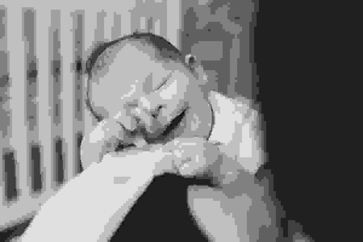 Fotografia Afetiva com Aline Lelles e Rodrigo Wittitz, Fotografia de família , ensaio de família, Natural Newborn Photography, Fotografia Lifestyle, a vida como ela é, Cris , Roberto e Isabel que é uma fofura mamando, tomando banho...