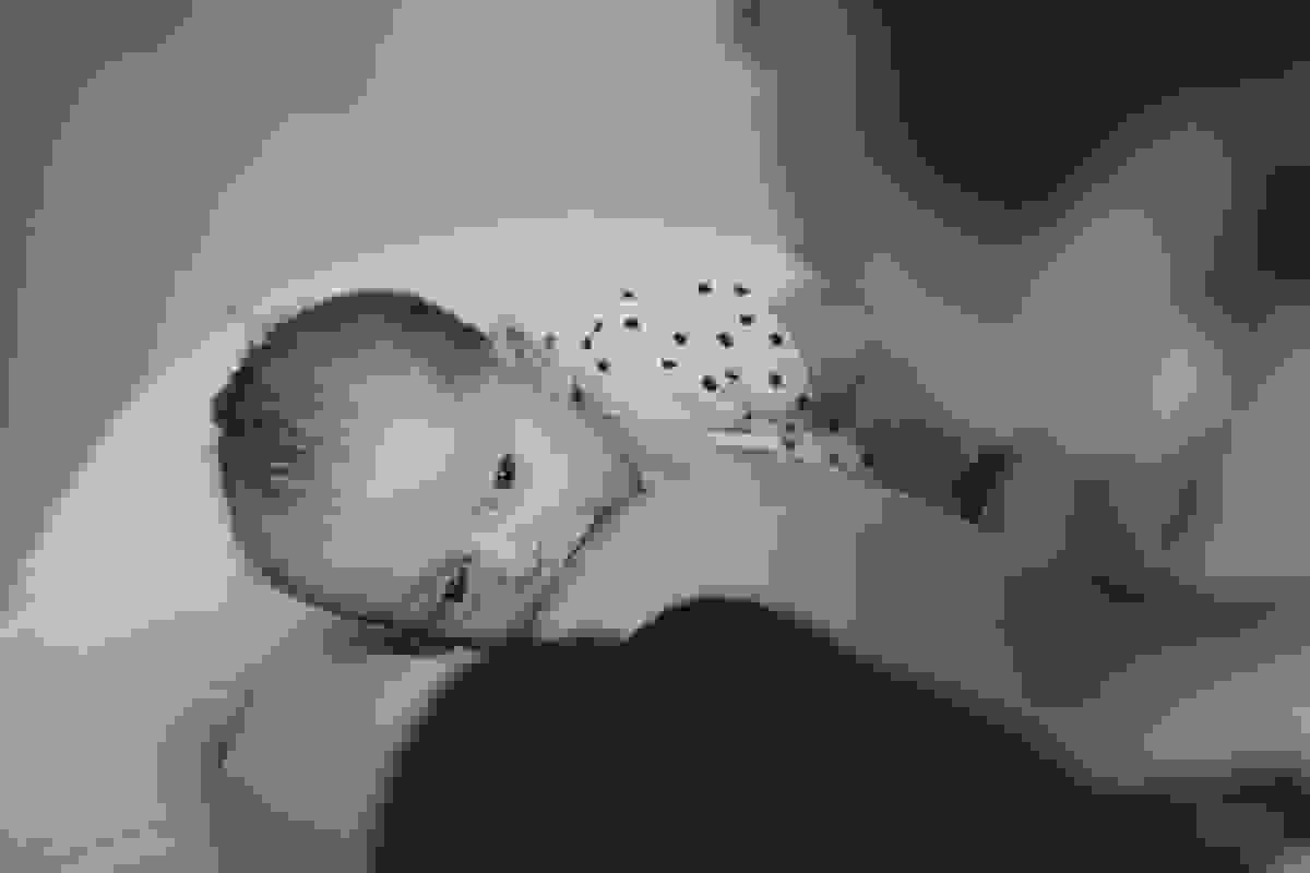 Fotografia Afetiva com Aline Lelles e Rodrigo Wittitz, Fotografia de família , ensaio de família, Natural Newborn Photography, Fotografia Lifestyle, a vida como ela é, Cris , Roberto e Isabel que é uma fofura mamando, tomando banho...
