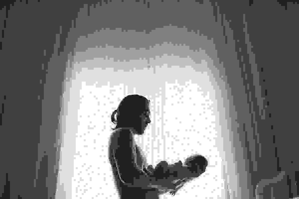 Fotografia Afetiva com Aline Lelles e Rodrigo Wittitz, Fotografia de família , ensaio de família, Natural Newborn Photography, Fotografia Lifestyle, a vida como ela é, Cris , Roberto e Isabel que é uma fofura mamando, tomando banho...