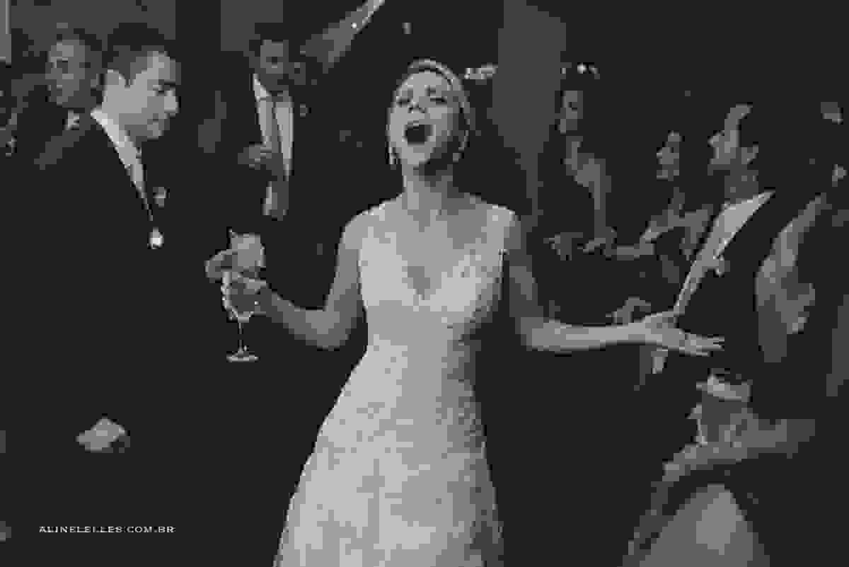 Affective Photography Aline Lelles Rodrigo Wittitz, Wedding Photography, Making Off the Bride, Wedding Party, Quinta do Chapeco House Party, Bouquet, Wedding Decoration, Wedding Dress