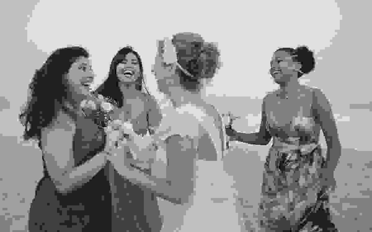 Photographie Affective Aline Lelles Rodrigo Wittitz, Wedding Photography, making off de la mariée, robe de soirée, Grumari Beach Garden, RJ, Bouquet, Décoration de mariage, robe de mariée, H Stern