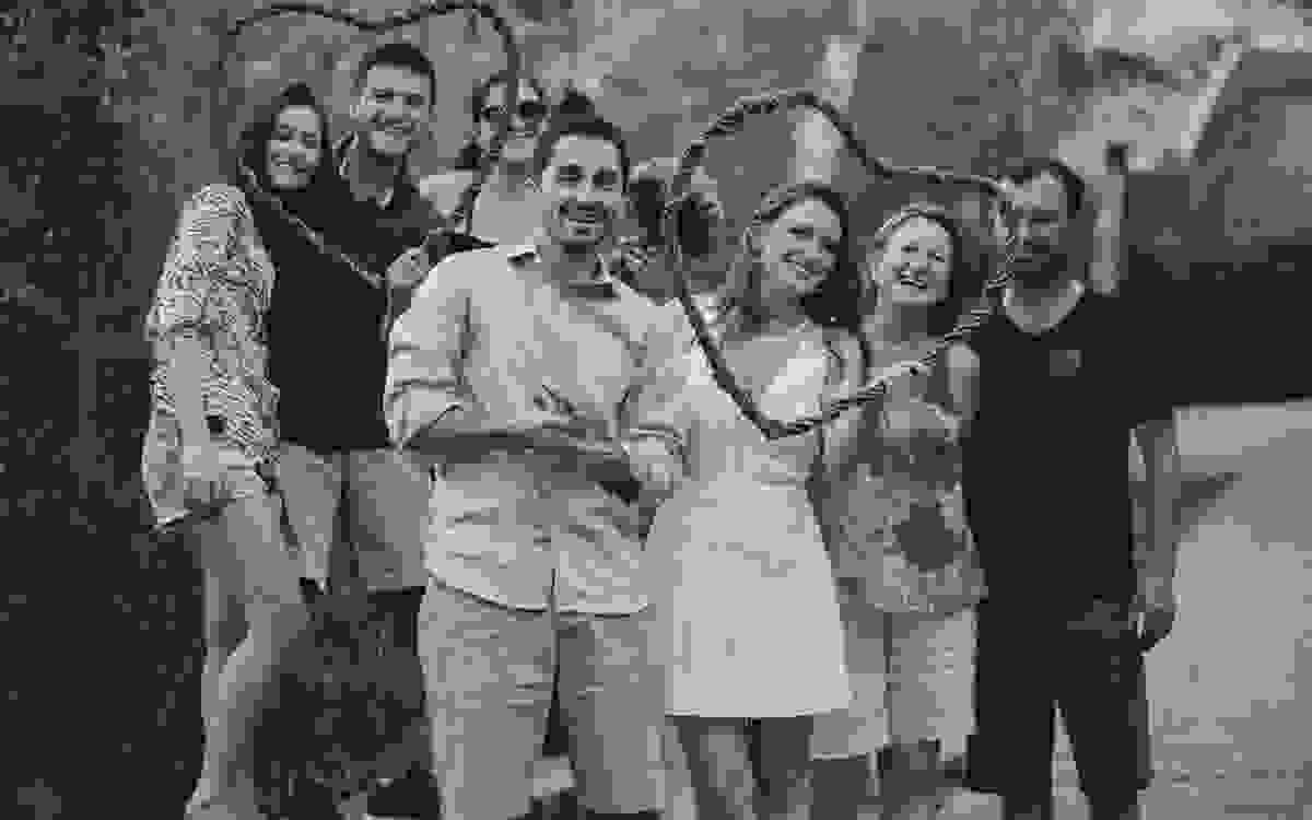 aline lelles, atelier aline lelles, atelier de fotografia, bouquet de flores, casados, casados para sempre, casais, casal, couple, e-session, ensaio de casal, ensaio romantico, fotografia de casal, fotografia de cinema, fotografia de gente feliz, fotograf