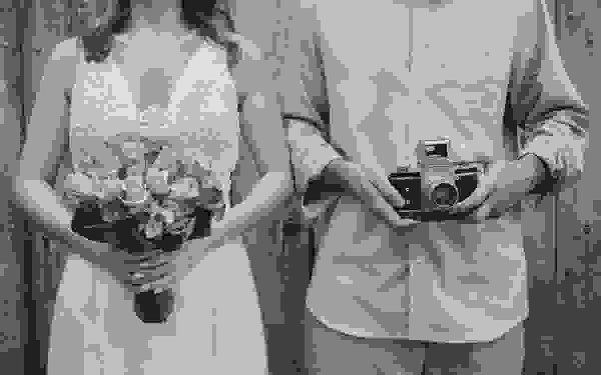 aline lelles, atelier aline lelles, atelier de fotografia, bouquet de flores, casados, casados para sempre, casais, casal, couple, e-session, ensaio de casal, ensaio romantico, fotografia de casal, fotografia de cinema, fotografia de gente feliz, fotograf