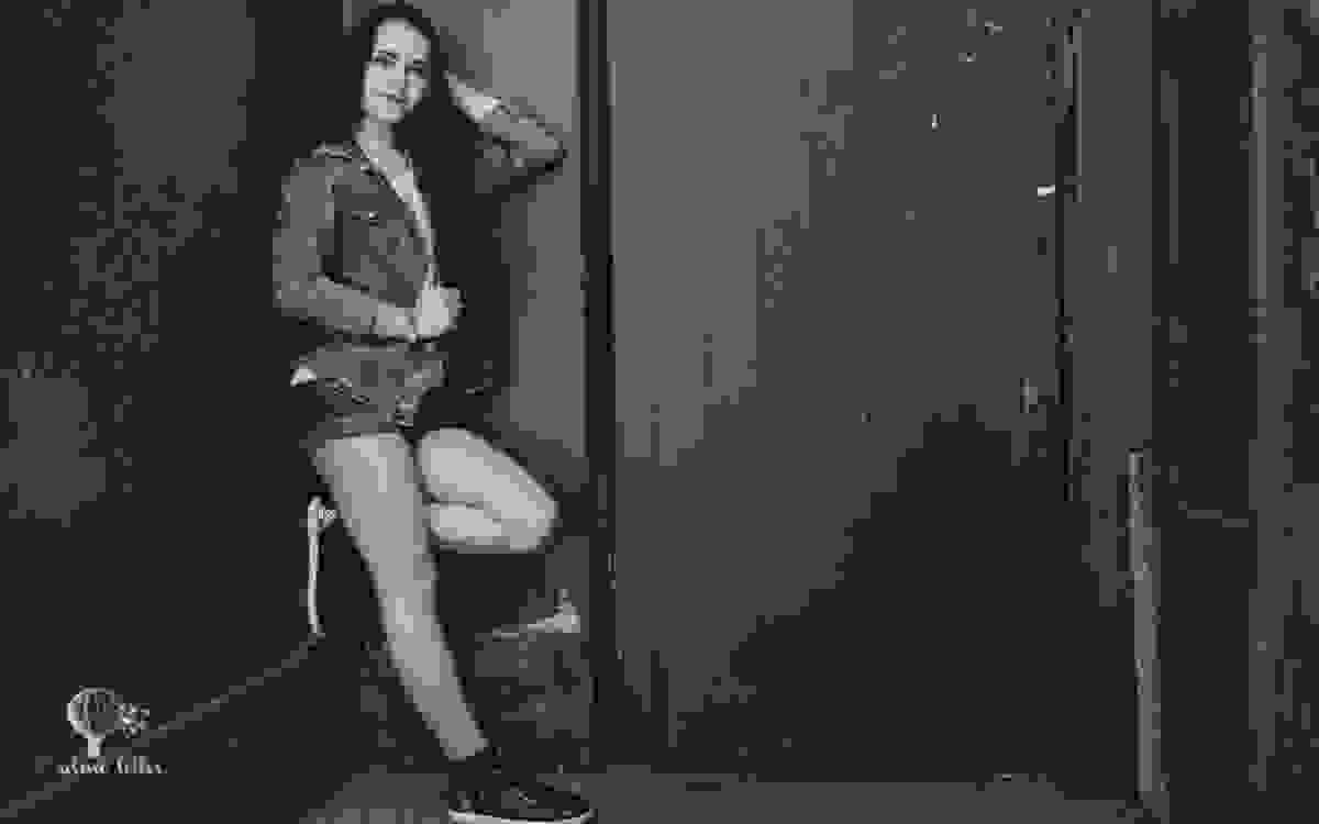 letícia pedro do detetives do prédio azul posando para a fotógrafa aline lelles do rio de janeiro