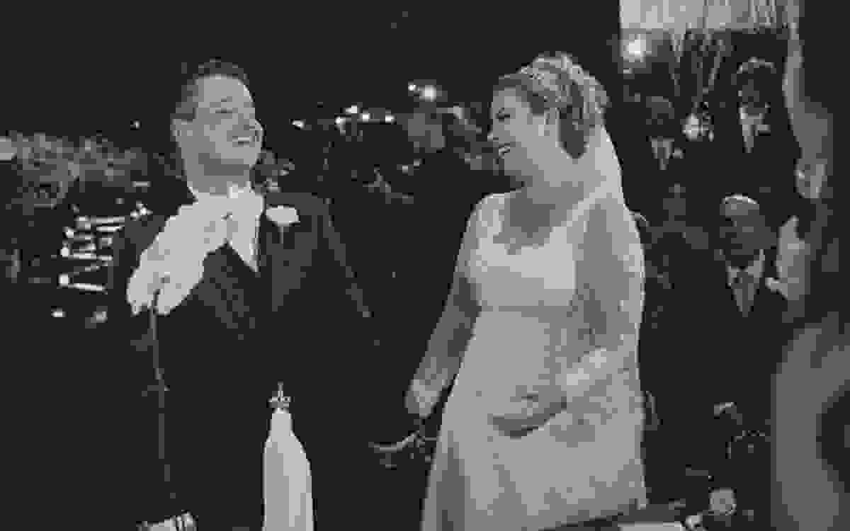 carolina ventriglia e augusto vivas se emocionam e se divertem em cerimônia de casamento realizado pelo celebrante edson na casa de festas villa morena no rio de janeiro, fotografia de aline lelles