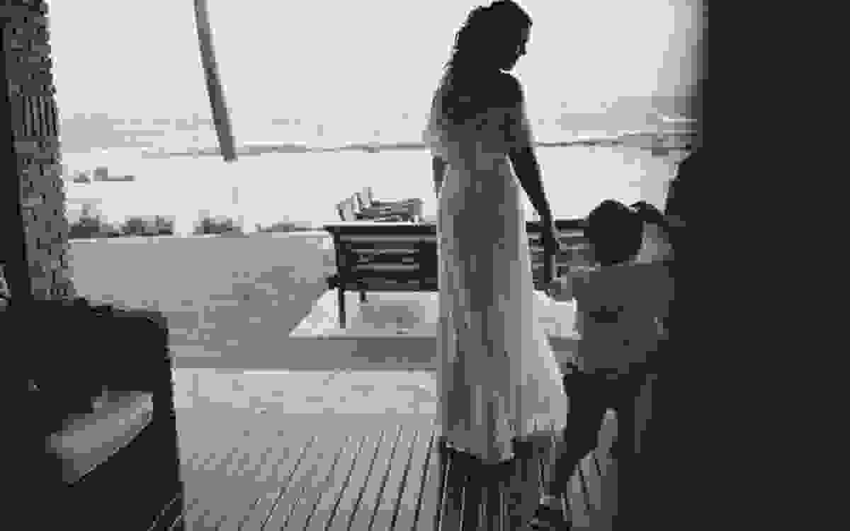 Moment of the Bride | Camila sendo fotografada por Aline Lelles no seu (Re) Casamento | Fotografia de Casamento , Wedding Picture