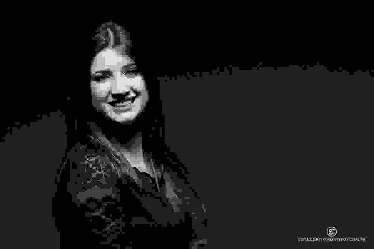 Book fotografico feminino Ana Carolina Hunika- Curitiba - fotos em estúdio
