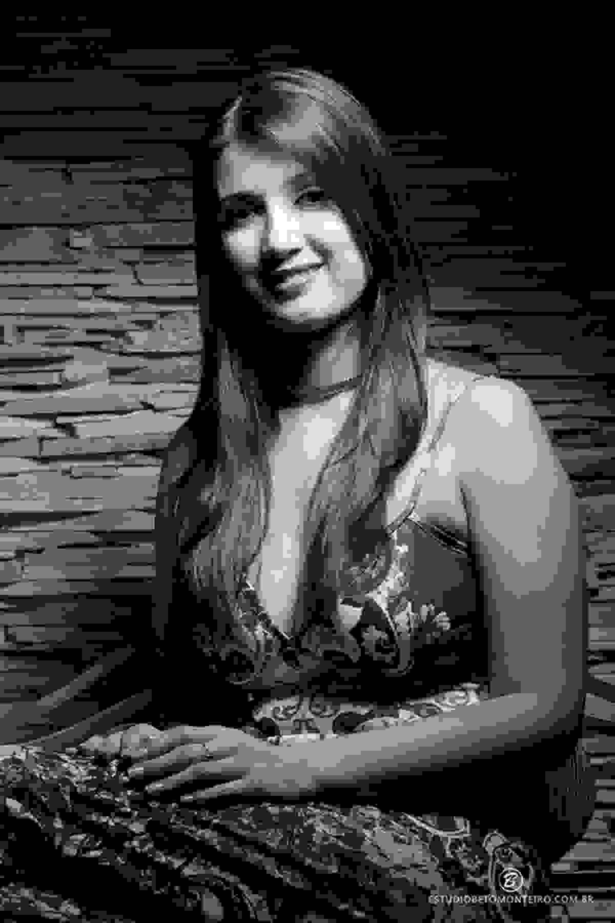 Book fotografico feminino Ana Carolina Hunika- Curitiba - fotos em estúdio
