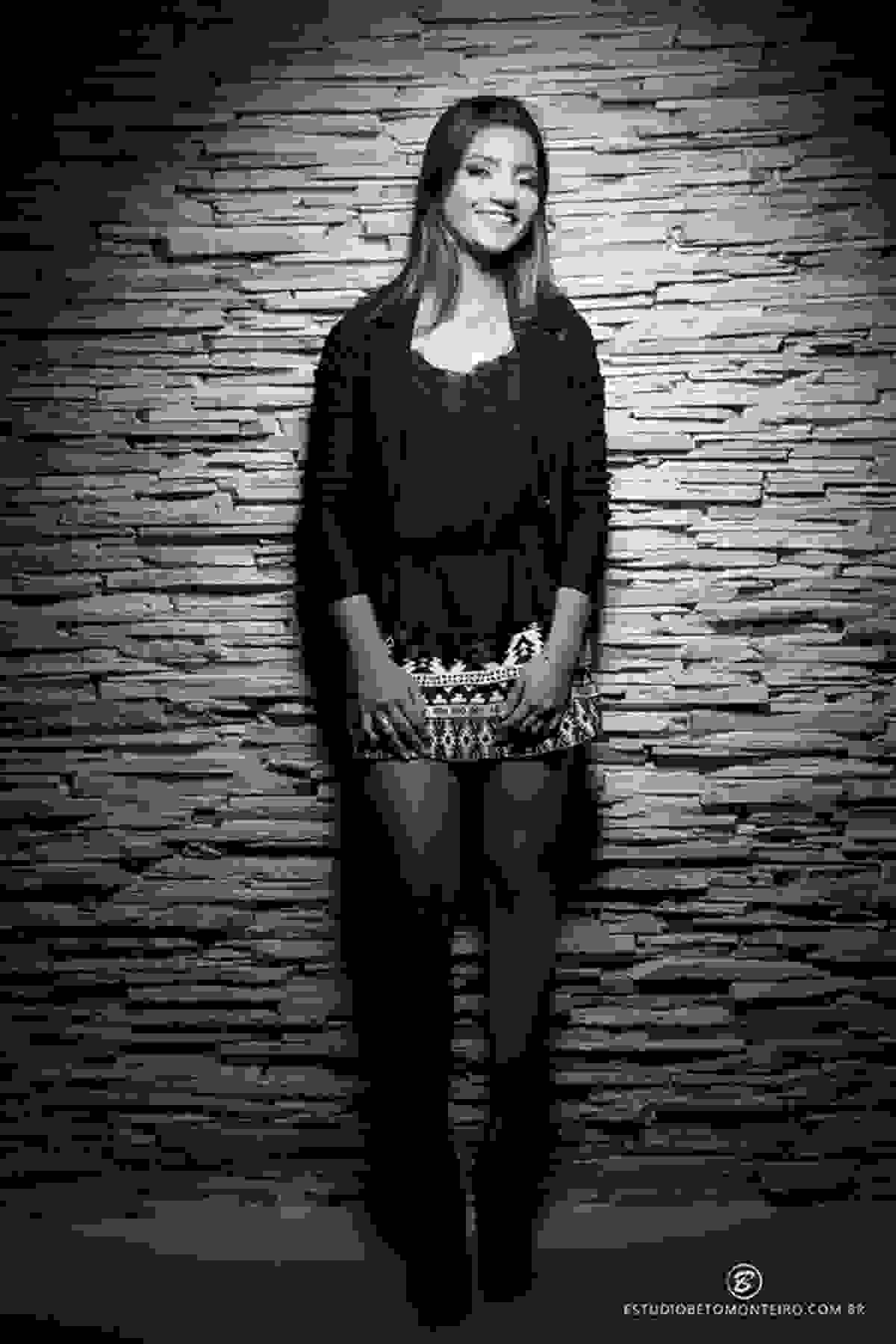 Book fotografico feminino Camila Fortunato Hunika - Curitiba - fotos em estúdio