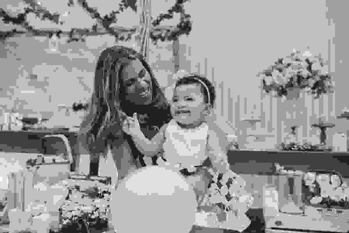 festa que toda mãe sonha, aniversário de 1 ano da filha Laís, no cerimonial Zueira Festas, na Praia da Costa, Tássila Costa fotografia, decoração de Muita Farra, promoção de fotos de aniversár