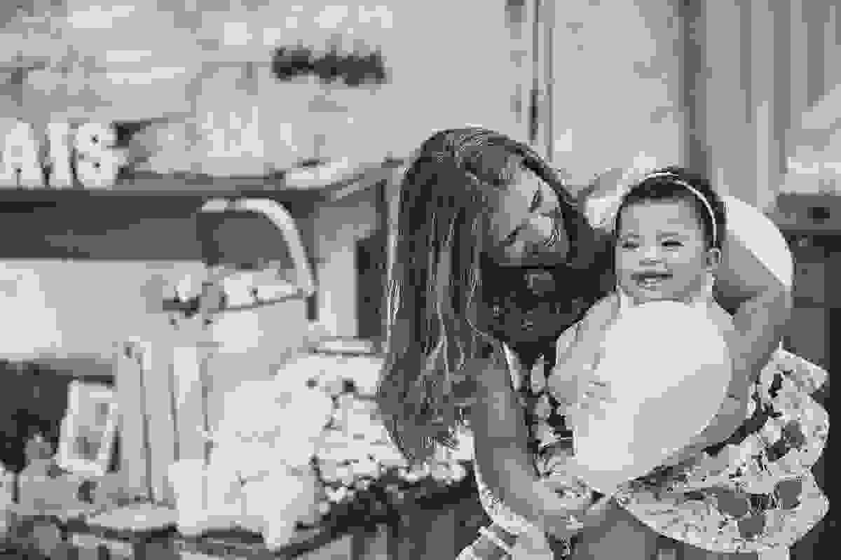 festa que toda mãe sonha, aniversário de 1 ano da filha Laís, no cerimonial Zueira Festas, na Praia da Costa, Tássila Costa fotografia, decoração de Muita Farra, promoção de fotos de aniversár