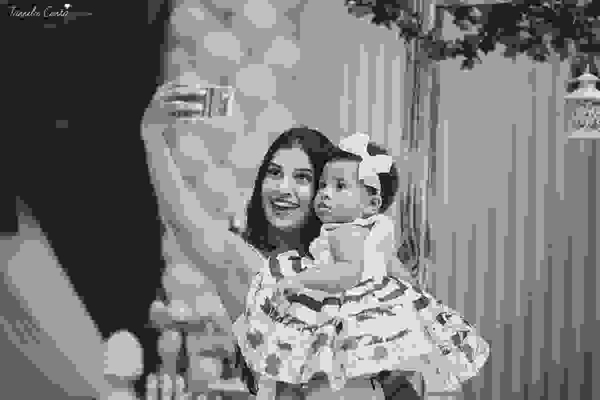 festa que toda mãe sonha, aniversário de 1 ano da filha Laís, no cerimonial Zueira Festas, na Praia da Costa, Tássila Costa fotografia, decoração de Muita Farra, promoção de fotos de aniversár