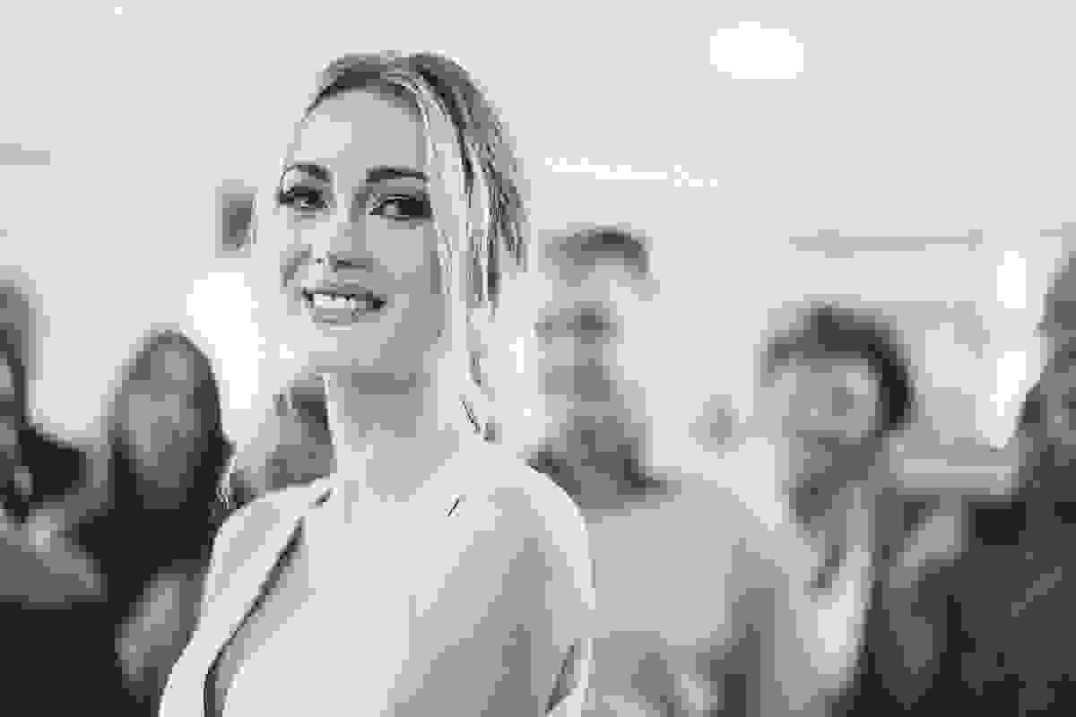 festa de casamento civil externo, o juíz de pais foi no local, na Praia da Costa, Vila Velha, noivos apaixonados, após 10 anos de namoro se casaram, decoração de Melina Pitanga