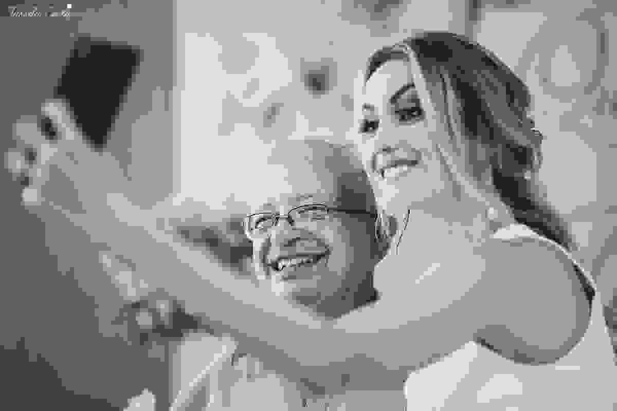 festa de casamento civil externo, o juíz de pais foi no local, na Praia da Costa, Vila Velha, noivos apaixonados, após 10 anos de namoro se casaram, decoração de Melina Pitanga
