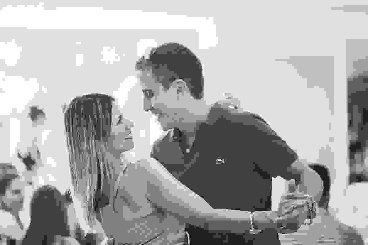 festa de casamento civil externo, o juíz de pais foi no local, na Praia da Costa, Vila Velha, noivos apaixonados, após 10 anos de namoro se casaram, decoração de Melina Pitanga