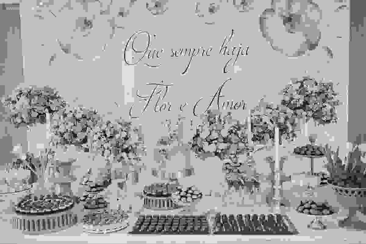 festa de casamento civil externo, o juíz de pais foi no local, na Praia da Costa, Vila Velha, noivos apaixonados, após 10 anos de namoro se casaram, decoração de Melina Pitanga
