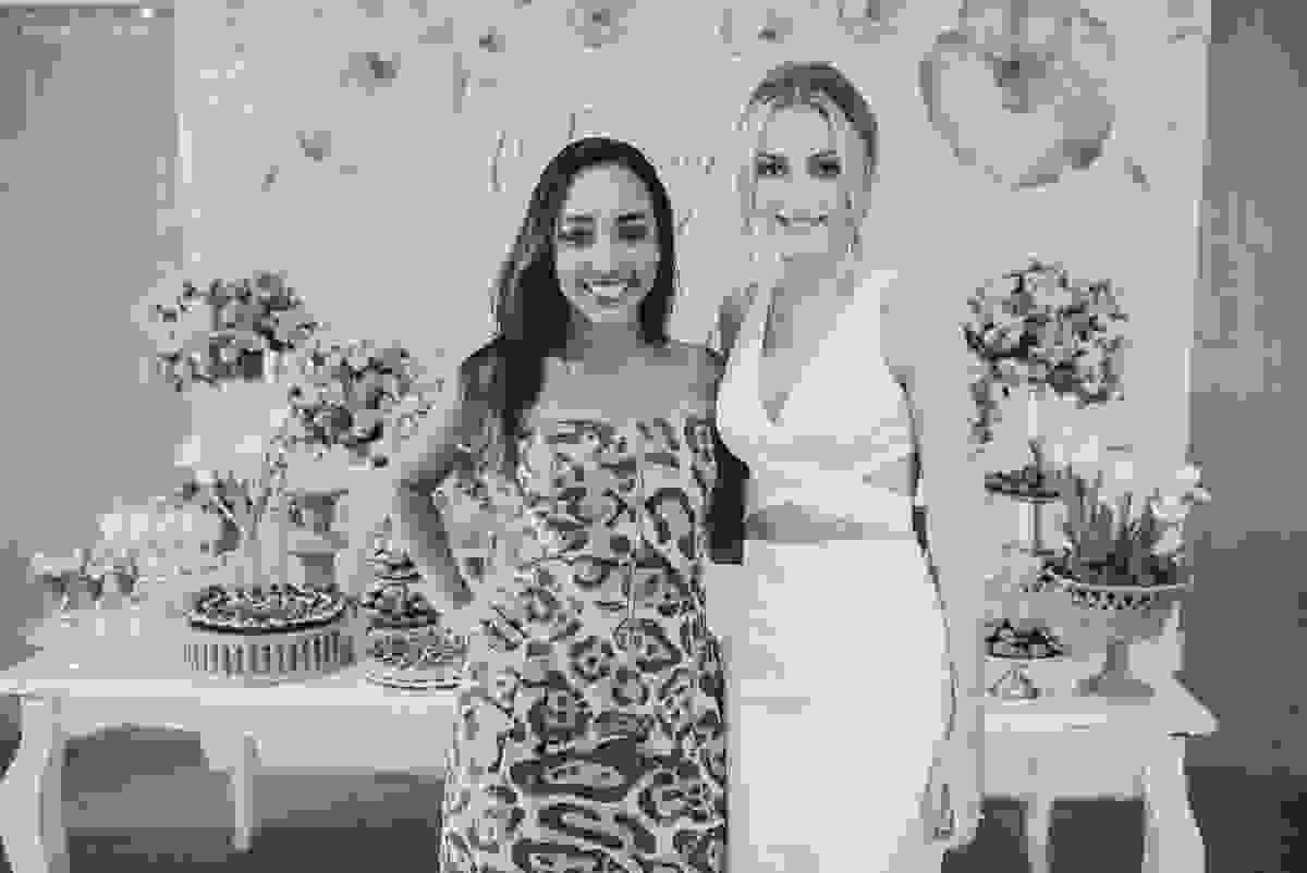 festa de casamento civil externo, o juíz de pais foi no local, na Praia da Costa, Vila Velha, noivos apaixonados, após 10 anos de namoro se casaram, decoração de Melina Pitanga