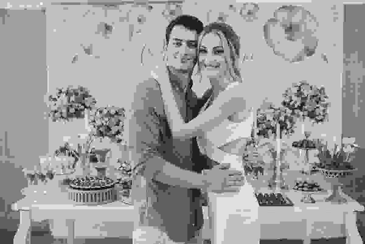 festa de casamento civil externo, o juíz de pais foi no local, na Praia da Costa, Vila Velha, noivos apaixonados, após 10 anos de namoro se casaram, decoração de Melina Pitanga