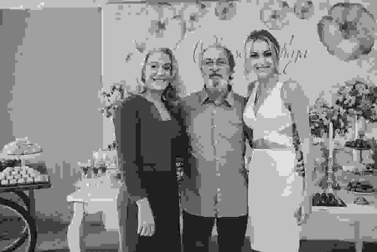 festa de casamento civil externo, o juíz de pais foi no local, na Praia da Costa, Vila Velha, noivos apaixonados, após 10 anos de namoro se casaram, decoração de Melina Pitanga