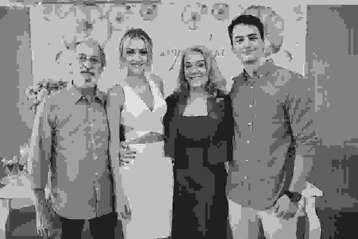 festa de casamento civil externo, o juíz de pais foi no local, na Praia da Costa, Vila Velha, noivos apaixonados, após 10 anos de namoro se casaram, decoração de Melina Pitanga