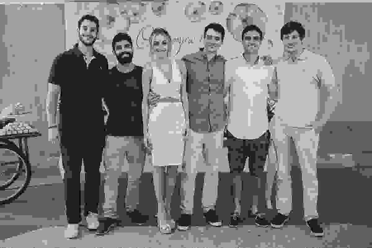 festa de casamento civil externo, o juíz de pais foi no local, na Praia da Costa, Vila Velha, noivos apaixonados, após 10 anos de namoro se casaram, decoração de Melina Pitanga