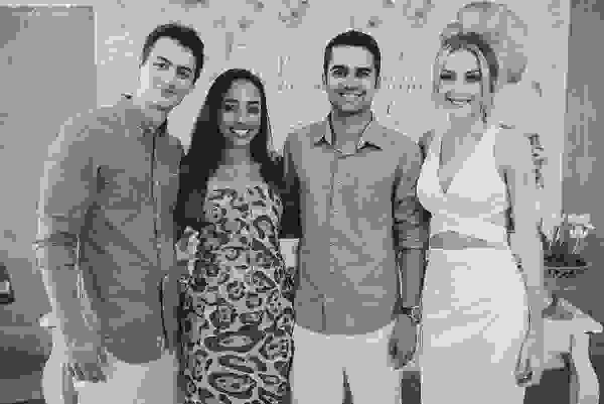 festa de casamento civil externo, o juíz de pais foi no local, na Praia da Costa, Vila Velha, noivos apaixonados, após 10 anos de namoro se casaram, decoração de Melina Pitanga