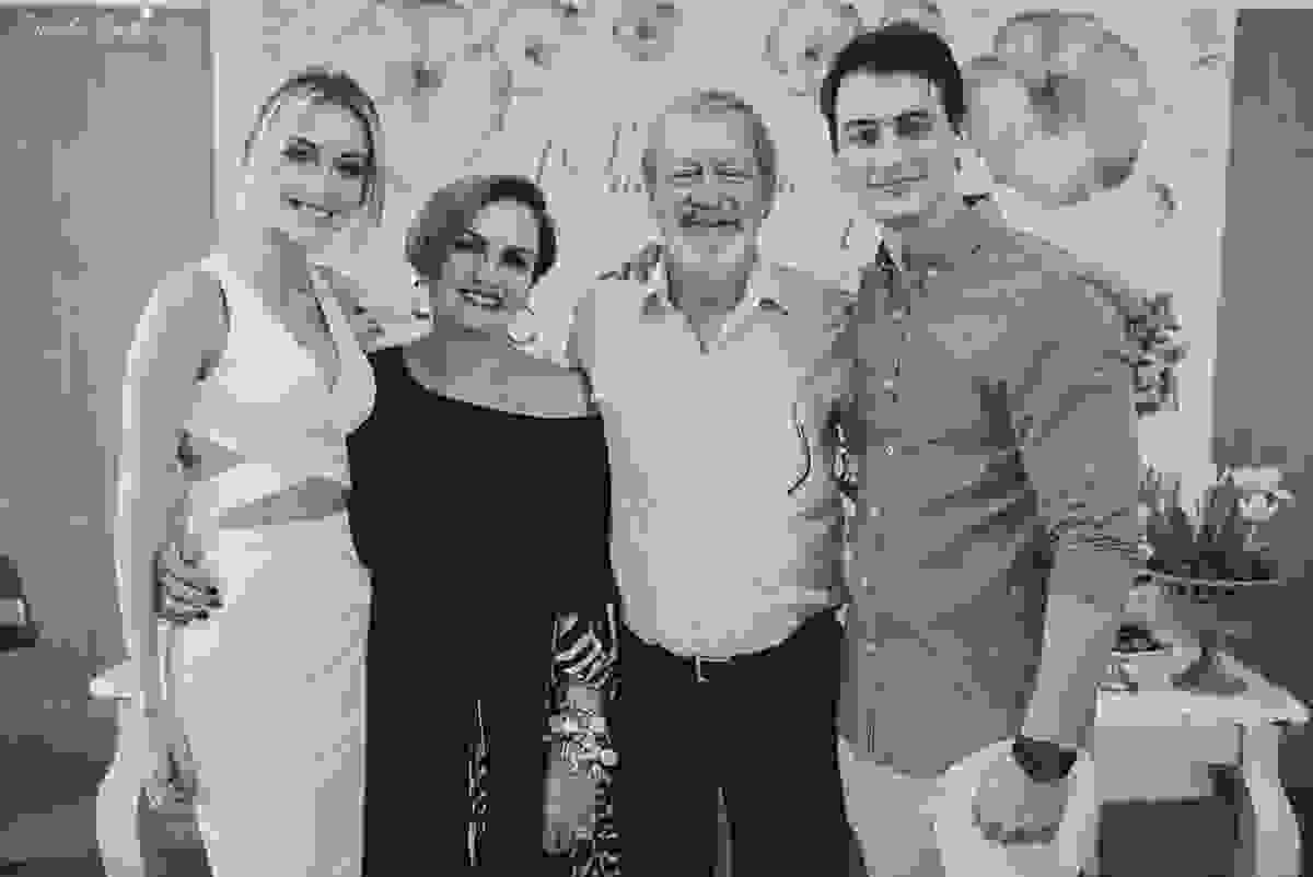 festa de casamento civil externo, o juíz de pais foi no local, na Praia da Costa, Vila Velha, noivos apaixonados, após 10 anos de namoro se casaram, decoração de Melina Pitanga