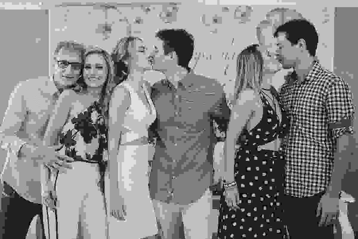 festa de casamento civil externo, o juíz de pais foi no local, na Praia da Costa, Vila Velha, noivos apaixonados, após 10 anos de namoro se casaram, decoração de Melina Pitanga