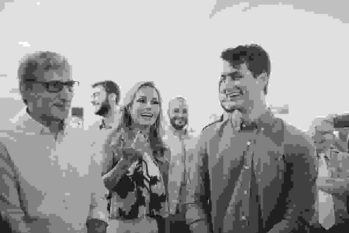 festa de casamento civil externo, o juíz de pais foi no local, na Praia da Costa, Vila Velha, noivos apaixonados, após 10 anos de namoro se casaram, decoração de Melina Pitanga