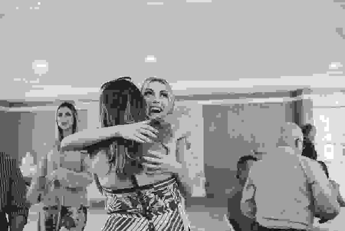 festa de casamento civil externo, o juíz de pais foi no local, na Praia da Costa, Vila Velha, noivos apaixonados, após 10 anos de namoro se casaram, decoração de Melina Pitanga