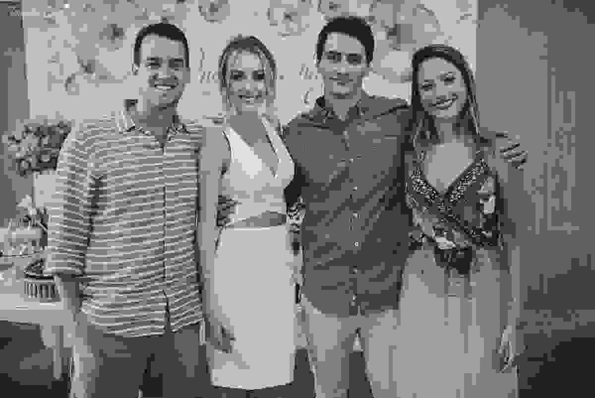 festa de casamento civil externo, o juíz de pais foi no local, na Praia da Costa, Vila Velha, noivos apaixonados, após 10 anos de namoro se casaram, decoração de Melina Pitanga