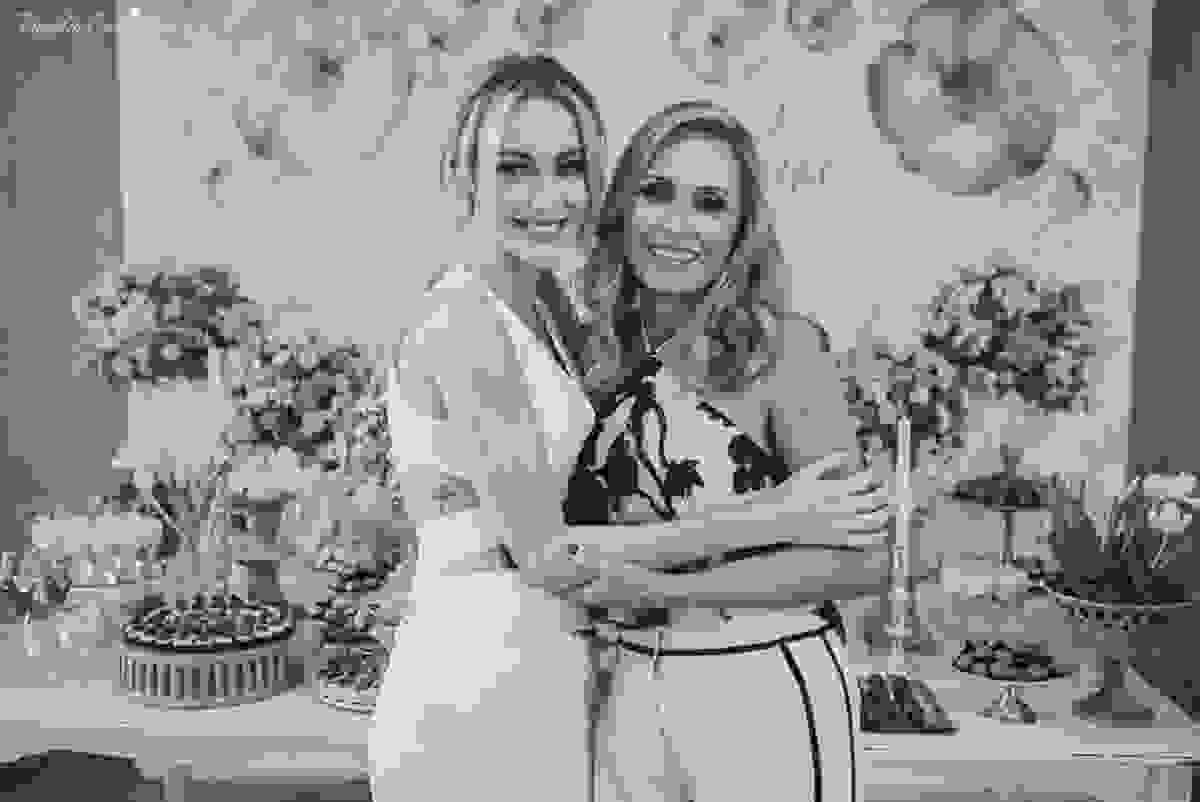festa de casamento civil externo, o juíz de pais foi no local, na Praia da Costa, Vila Velha, noivos apaixonados, após 10 anos de namoro se casaram, decoração de Melina Pitanga