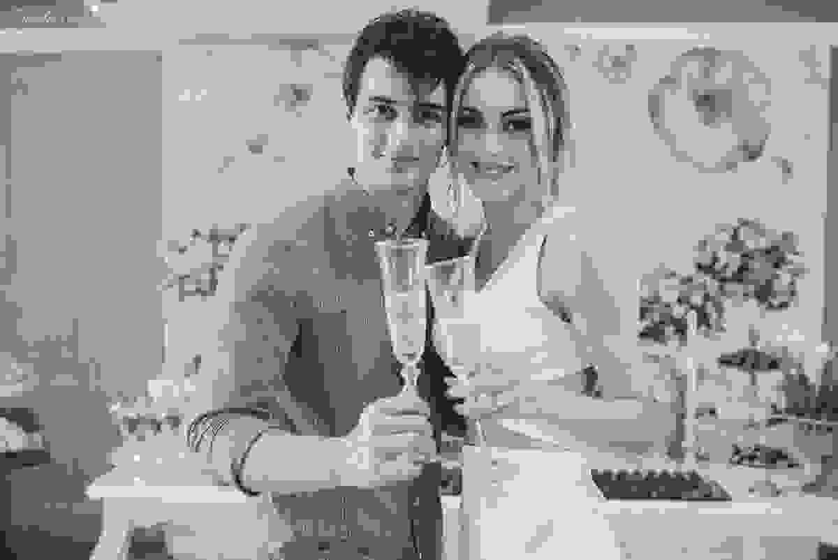 festa de casamento civil externo, o juíz de pais foi no local, na Praia da Costa, Vila Velha, noivos apaixonados, após 10 anos de namoro se casaram, decoração de Melina Pitanga