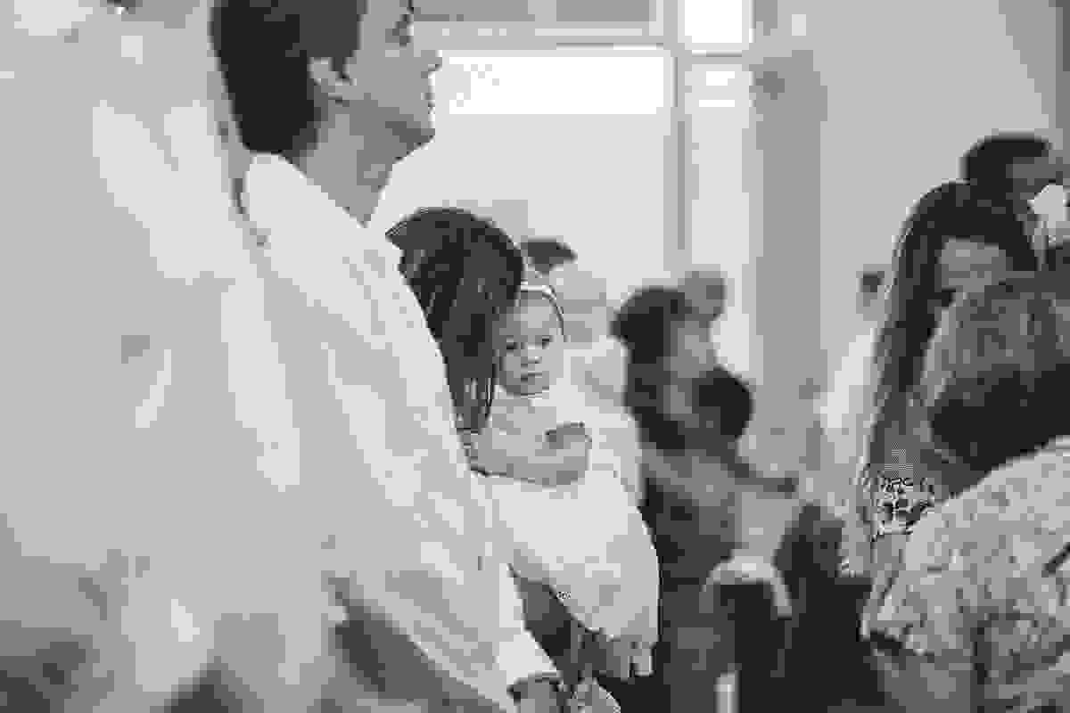 fotografia de batizado em vila velha es, fotos inesquecíveis e lindas do batizado, momento muito importante para toda a família, vestido para batizado lindo, decoração para almoço de batizado