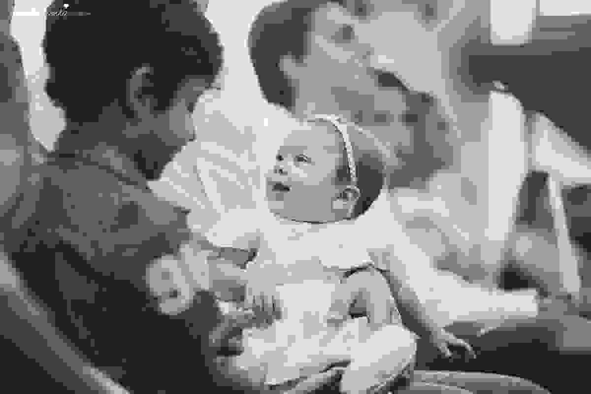 fotografia de batizado em vila velha es, fotos inesquecíveis e lindas do batizado, momento muito importante para toda a família, vestido para batizado lindo, decoração para almoço de batizado
