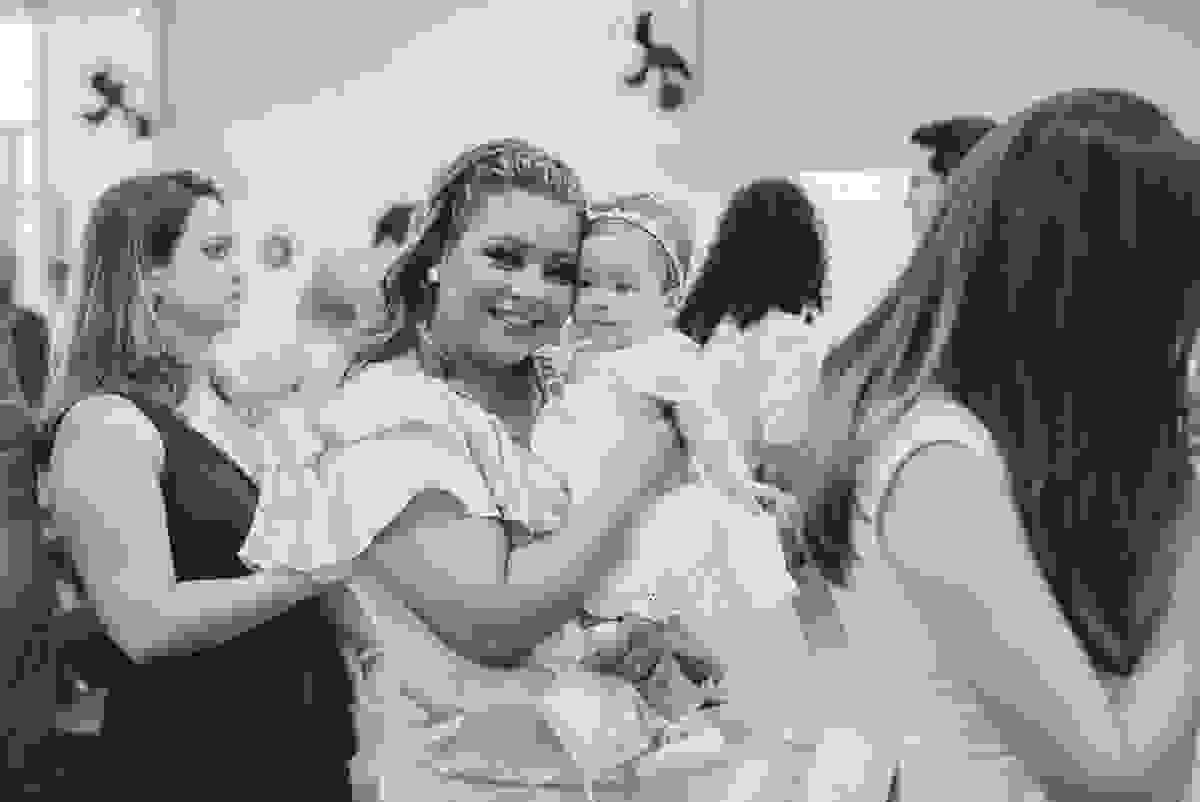 fotografia de batizado em vila velha es, fotos inesquecíveis e lindas do batizado, momento muito importante para toda a família, vestido para batizado lindo, decoração para almoço de batizado