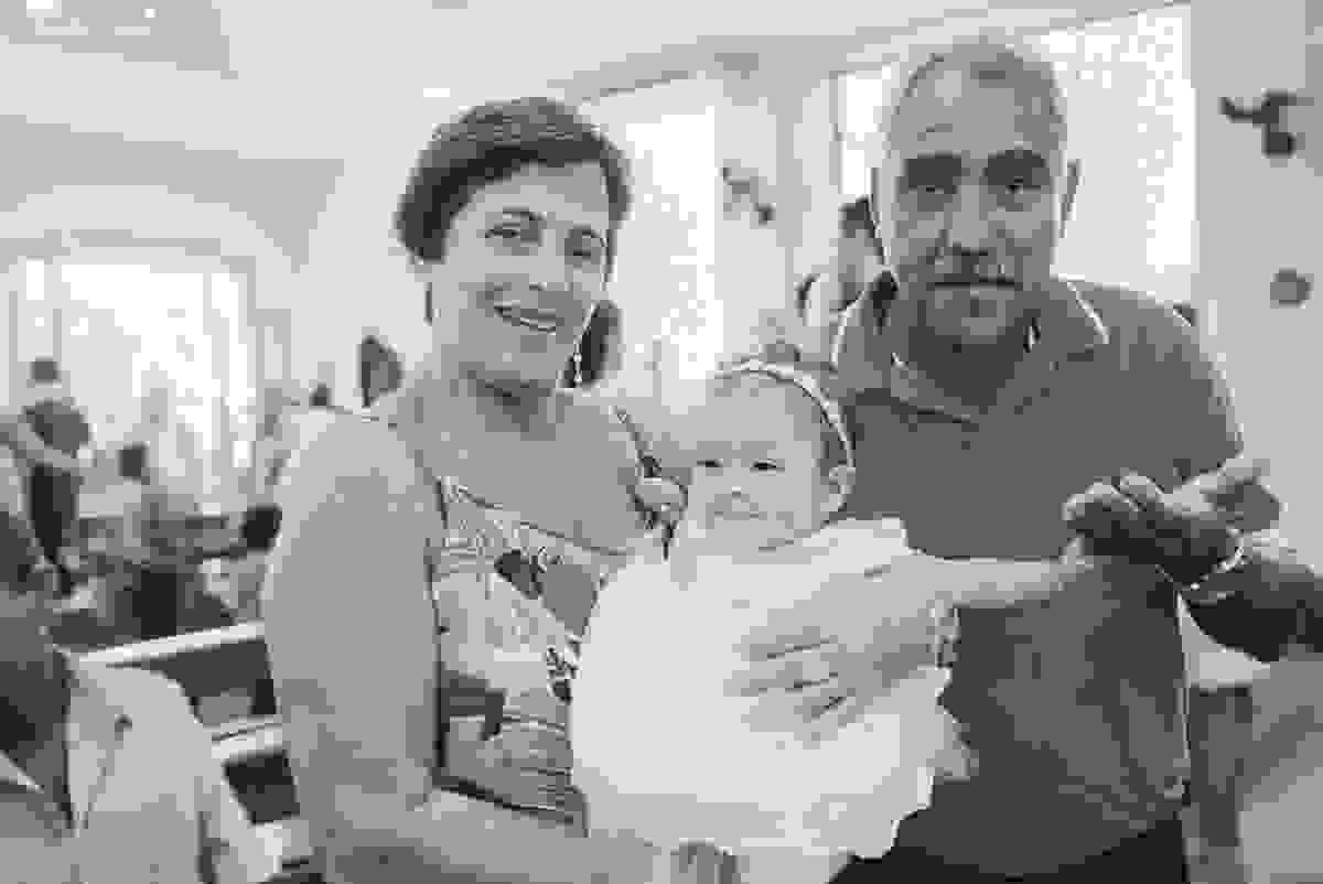 fotografia de batizado em vila velha es, fotos inesquecíveis e lindas do batizado, momento muito importante para toda a família, vestido para batizado lindo, decoração para almoço de batizado