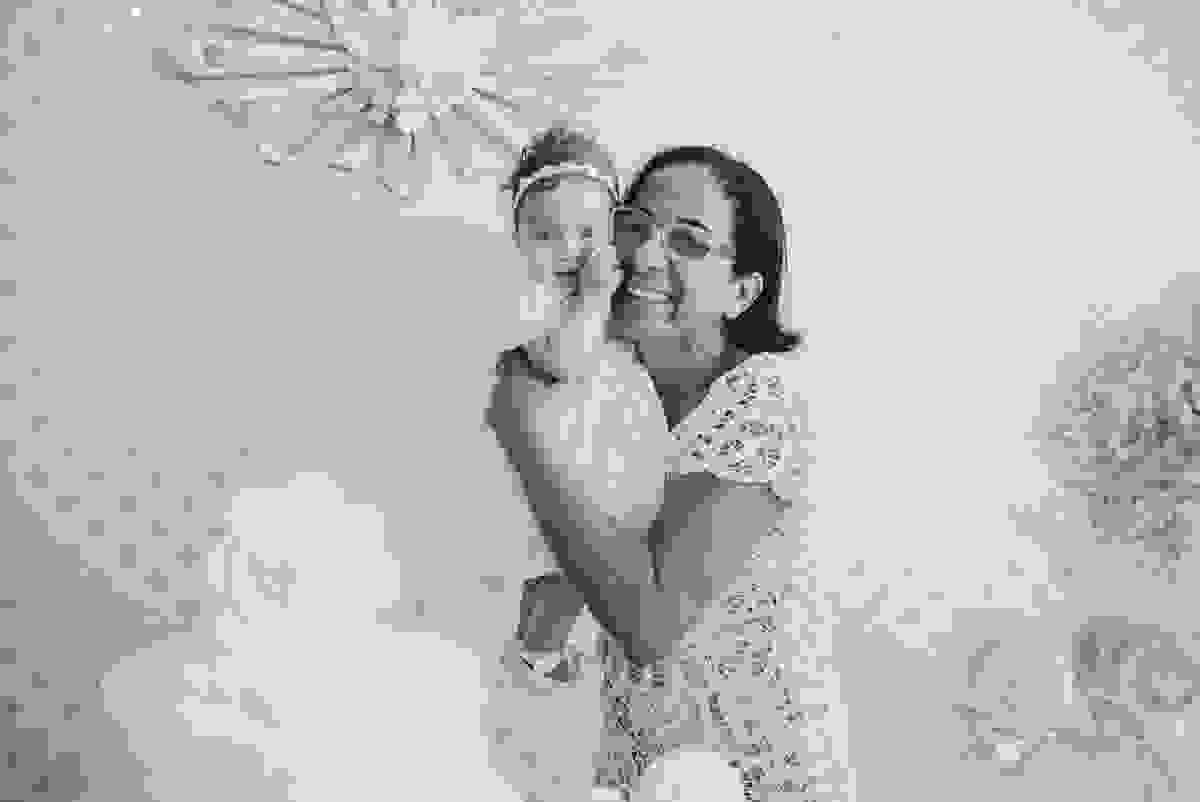 fotografia de batizado em vila velha es, fotos inesquecíveis e lindas do batizado, momento muito importante para toda a família, vestido para batizado lindo, decoração para almoço de batizado