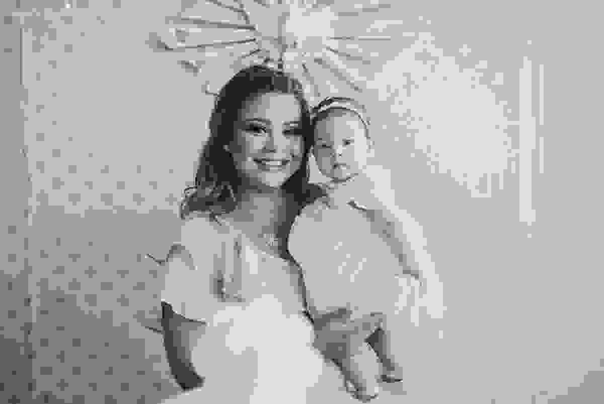 madrinha ama, look de madrinha, fotos inesquecíveis e lindas do batizado, afilhada, maquiagem para batizado, vestido para batizado lindo, decoração para almoço de batizado