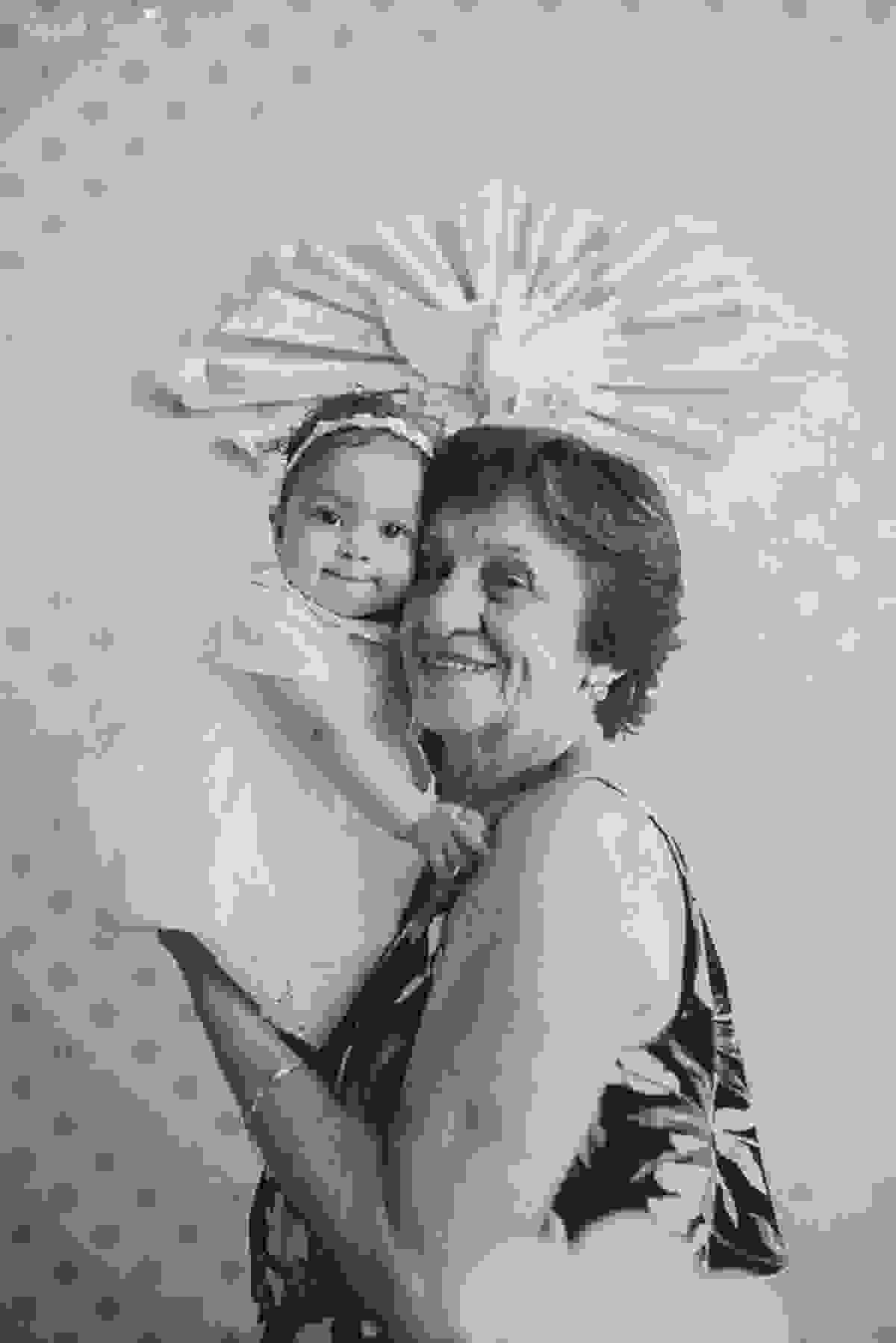 fotografia de batizado em vila velha es, fotos inesquecíveis e lindas do batizado, momento muito importante para toda a família, vestido para batizado lindo, decoração para almoço de batizado
