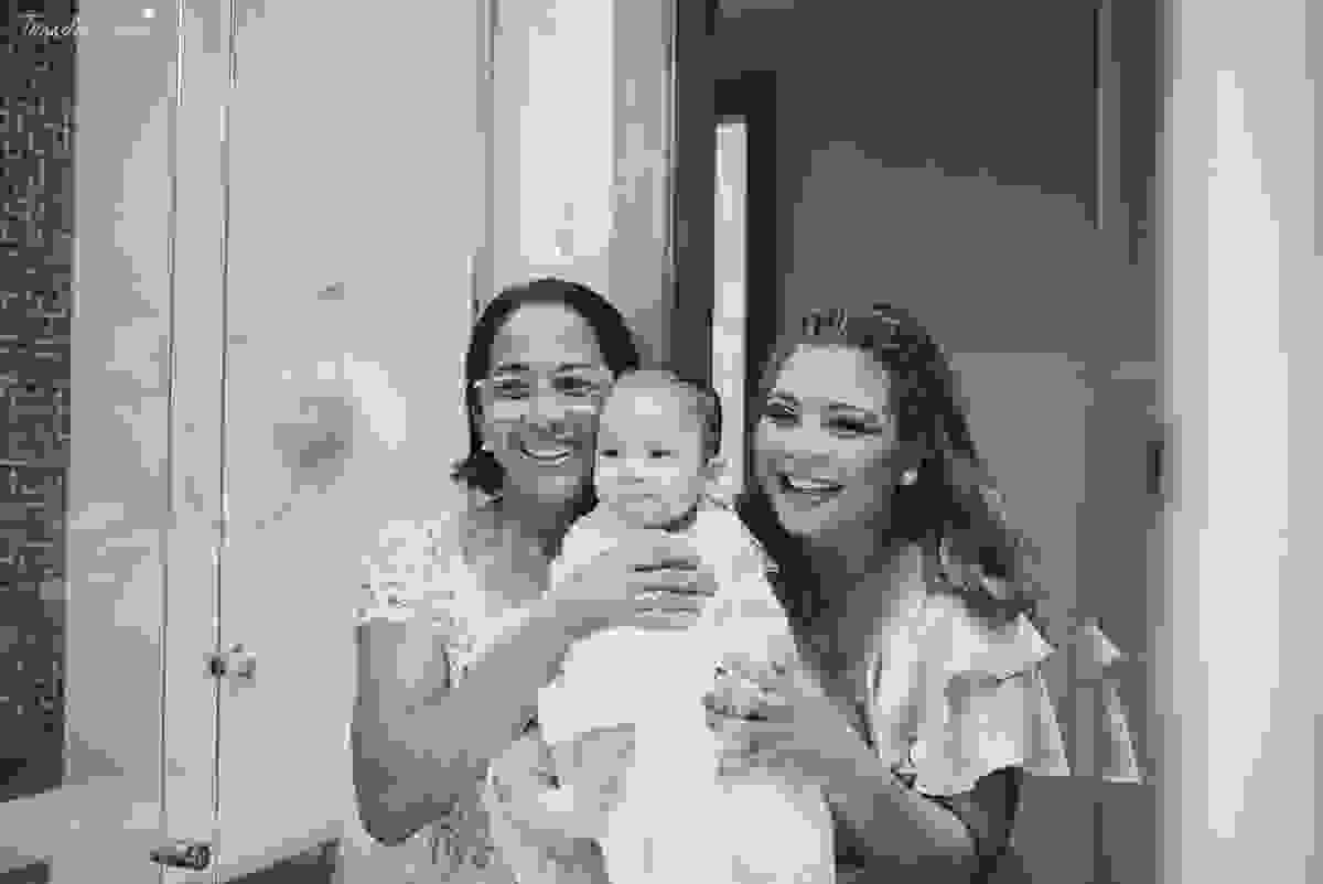 fotografia de batizado em vila velha es, fotos inesquecíveis e lindas do batizado, momento muito importante para toda a família, vestido para batizado lindo, decoração para almoço de batizado