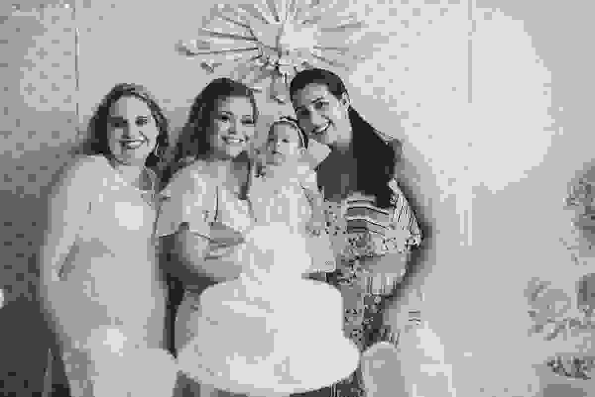 fotografia de batizado em vila velha es, fotos inesquecíveis e lindas do batizado, momento muito importante para toda a família, vestido para batizado lindo, decoração para almoço de batizado