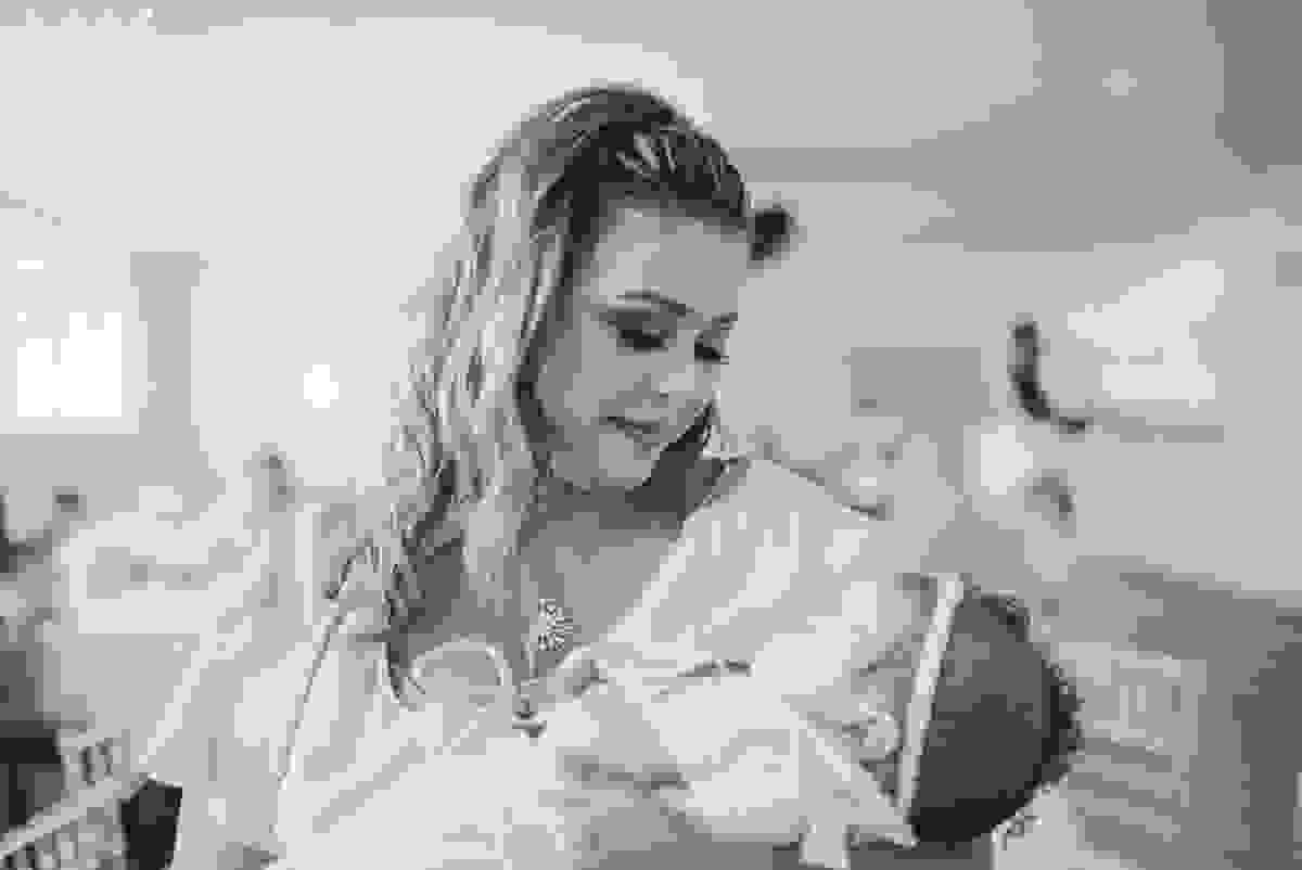 fotografia de batizado em vila velha es, fotos inesquecíveis e lindas do batizado, momento muito importante para toda a família, vestido para batizado lindo, decoração para almoço de batizado